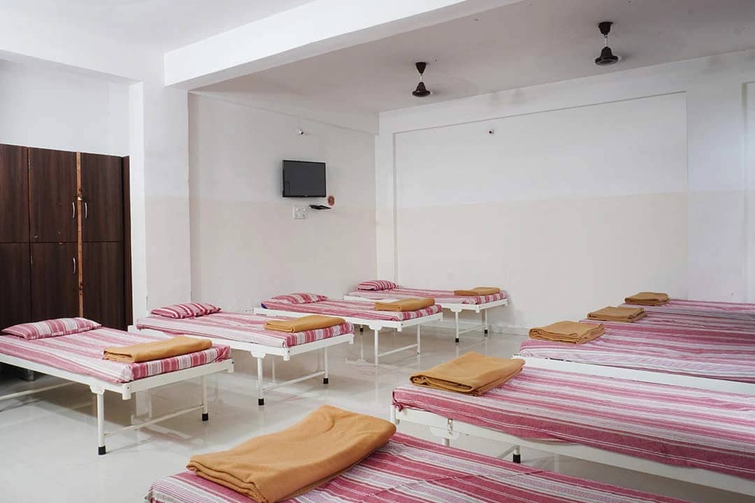 old age care centre in Gujarat